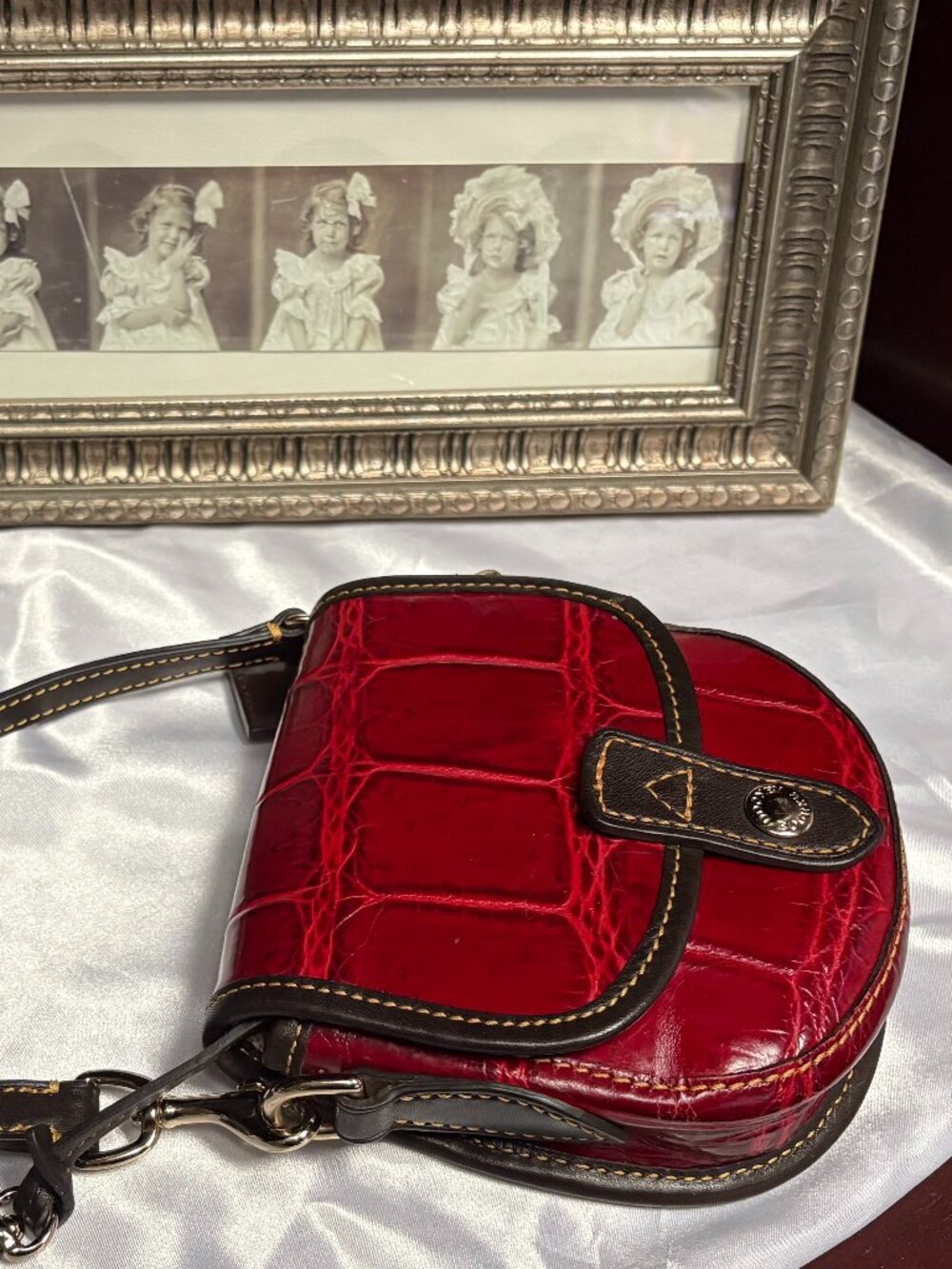 Vintage Dooney & Bourke Croc Embossed RED Leather Mini Crossbody - Rare - Picture 4 of 13